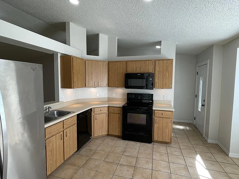 2941 Omaha Dr — Photo 2