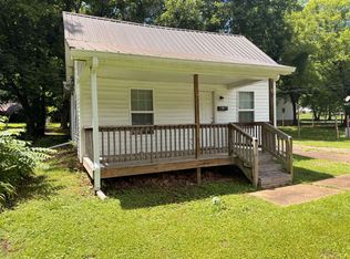 1008 Dunlap St, Paris, TN 38242