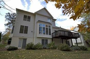 2nd image of 2539 Sandburg St