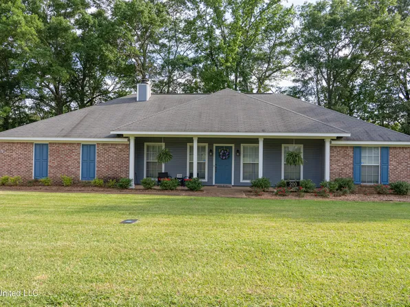 200 Devonport Cir, Raymond, MS 39154