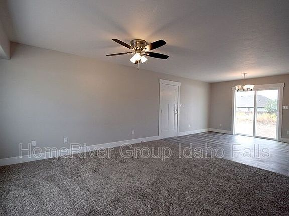 3rd image of 3828 E Lorna Ave