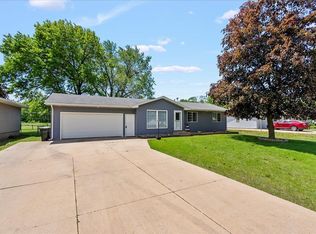 917 Belle St, Waterloo, IA 50702