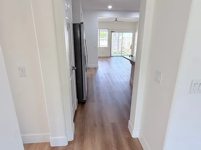 13403 Hawthorn Ave — Photo 8