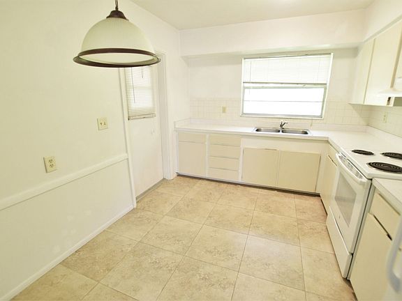 3rd image of 1020 Elmwood St Unit 2-H