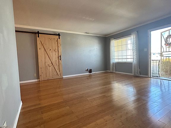 4th image of 1366 Inglewood St