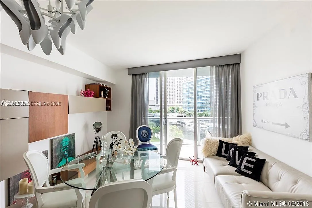 Iconbrickell Condo No 1 — Photo 2