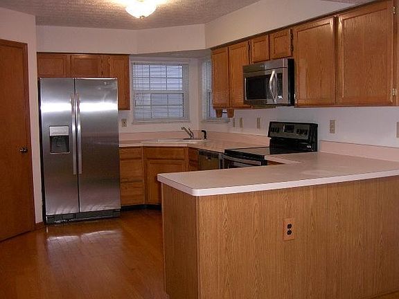 3rd image of 5843 Oldenburgh Way