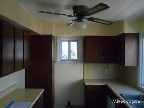 2nd image of 16626 Roberts St