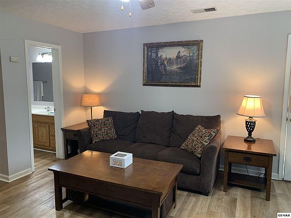 3rd image of 1070 Alpine Dr