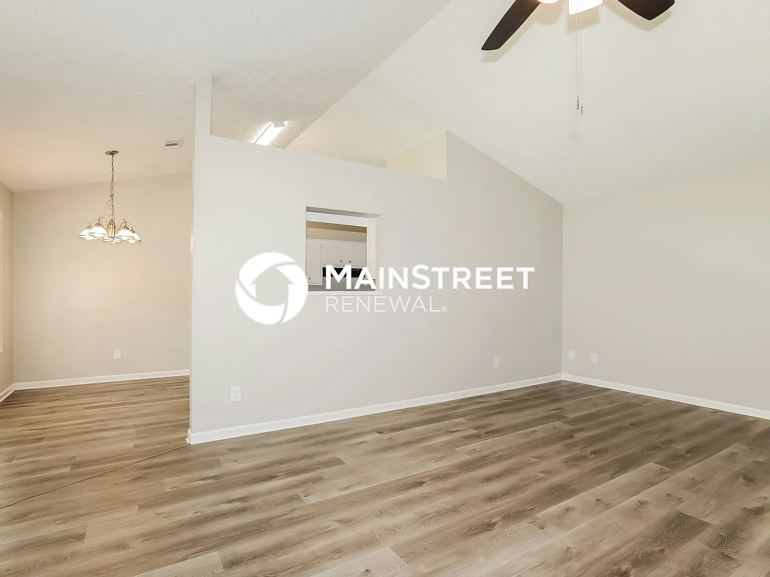 2737 Glendale Dr — Photo 3