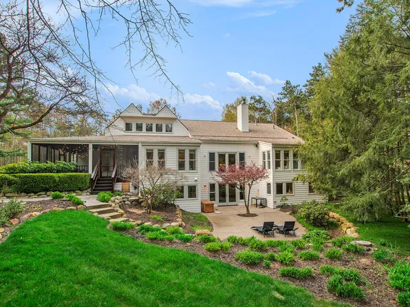 1813 Columbus St, Holland, MI 49424