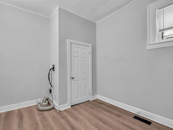 3rd image of 3641 Iowa Ave