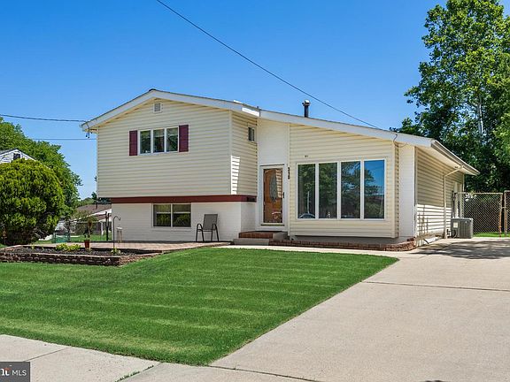 2nd image of 318 Lansing Dr