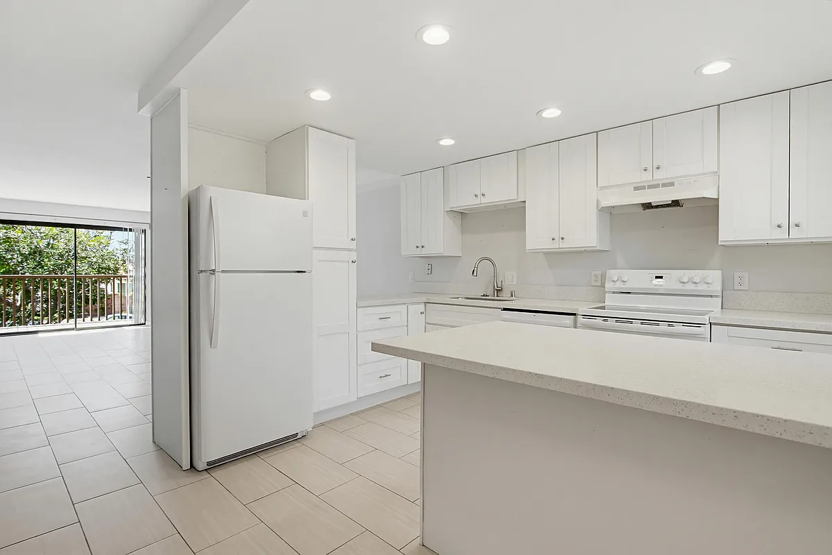 Building Photo - 6707 Thornwood St #4