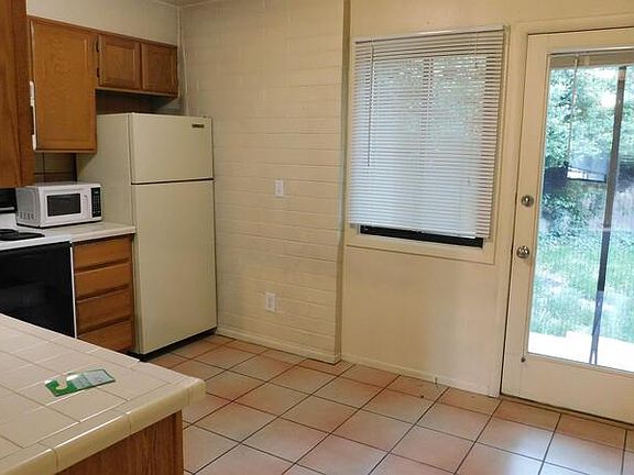 5th image of 599 N Darwin St APT 9