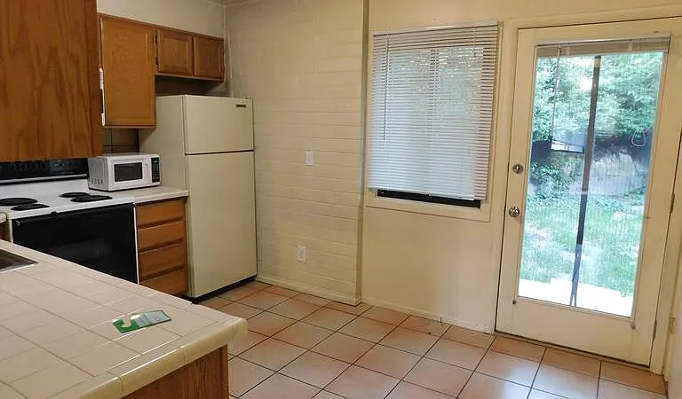 599 N Darwin St #9 — Photo 5