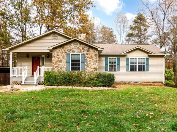 575 Mapleridge Dr, Wirtz, VA 24184