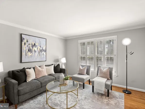 7600 Wood Mist Ln, Falls Church, VA 22043