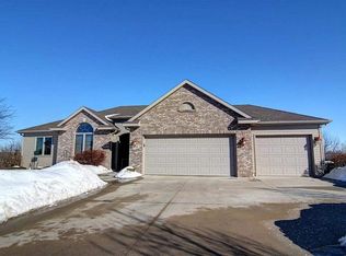408 Old Indian Trl, Deforest, WI 53532