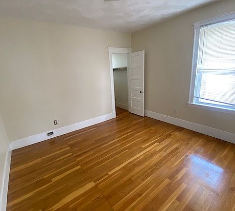 4th image of 9 S Waverly St #2