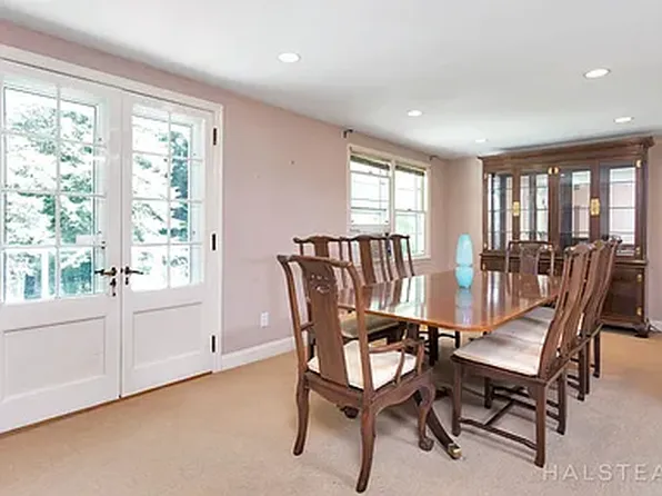 36 Burchard Ln, Norwalk, CT 06853