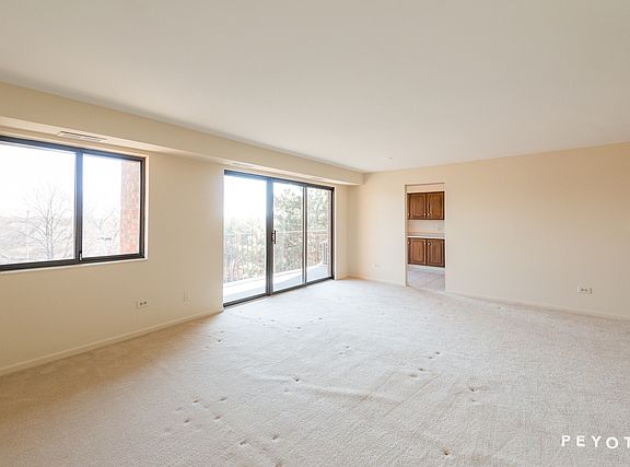 4th image of 51 Old Oak Dr APT 318