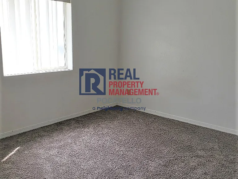 925 Roper St — Photo 7