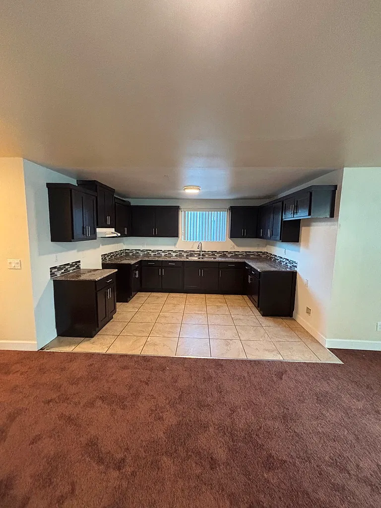 5 bed, 2043 sqft, $4,000 — Photo 4