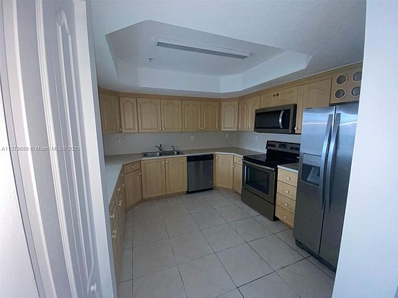 5th image of 17405 NW 75th Pl APT 206