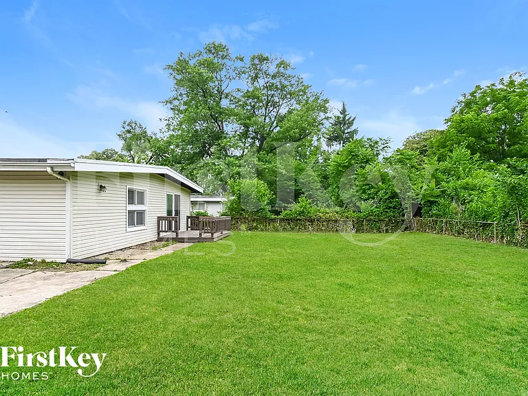 805 Robinwood Dr — Photo 17