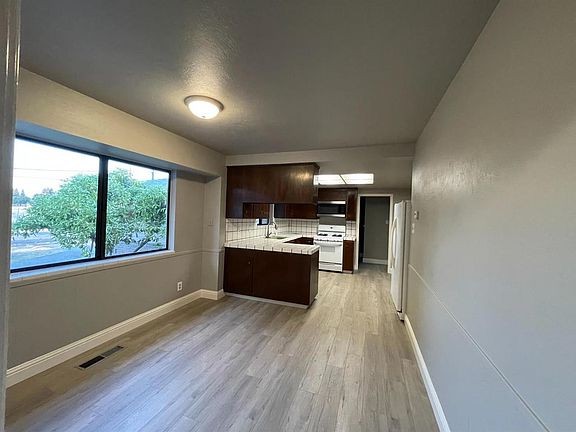 3rd image of 8440A Stevenson Ave