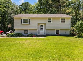 4 Country Club Ln, Merrimack, NH 03054