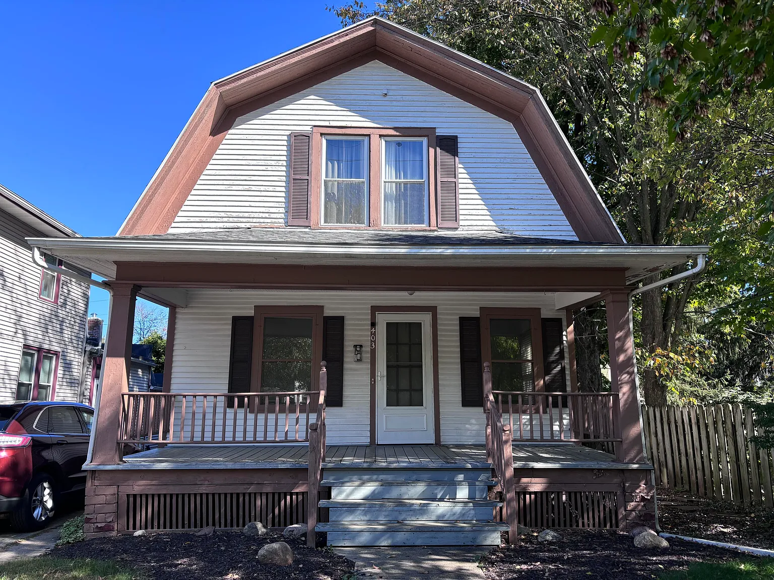 403 Fox St photo 1