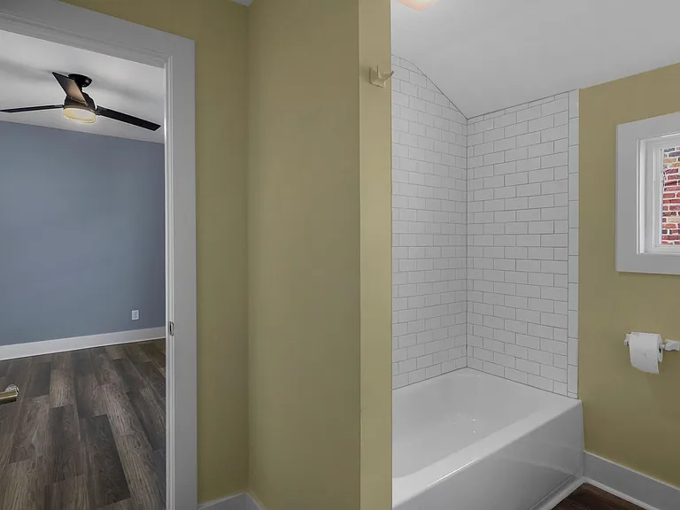 1612 Knowles St — Photo 16