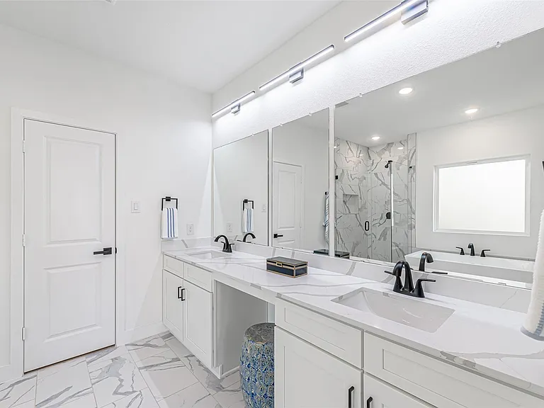 7806 Comal St #B — Photo 16