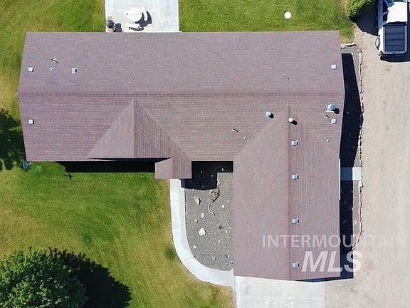 2nd image of 1095 County Road 70