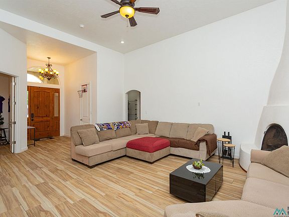 4th image of 1201 Saunders Dr