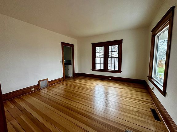 5th image of 440 1st Ave SE