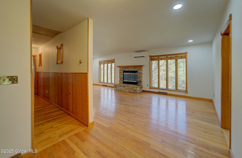 4th image of 2854 River Road