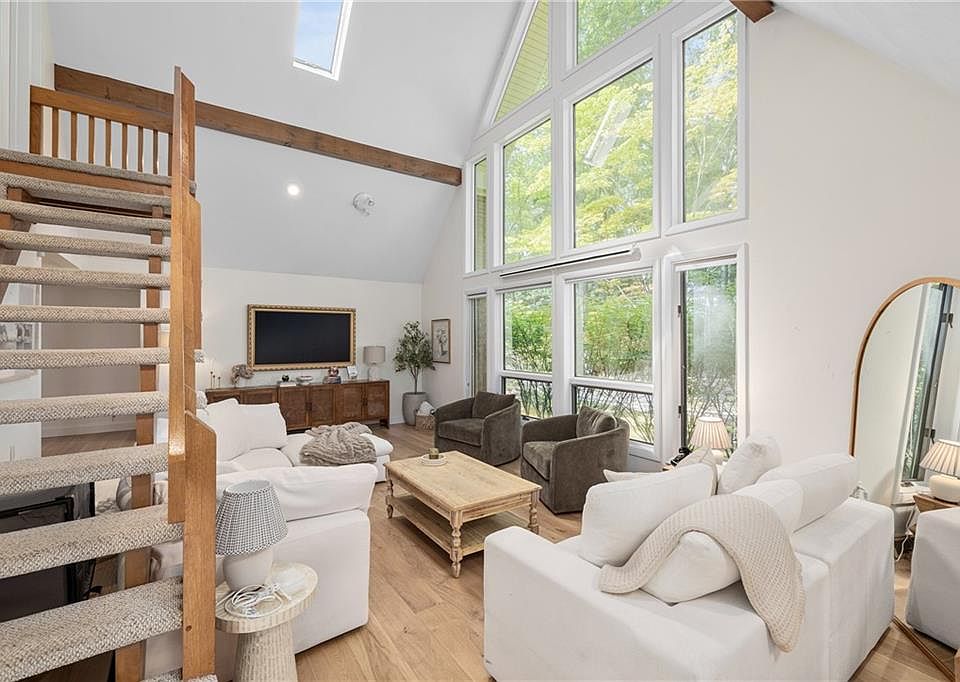 1st image of 40 Moosehorn Rd