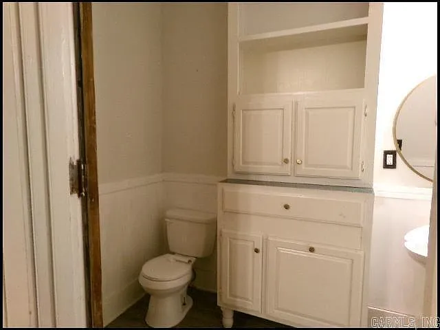 303 E Nichols St — Photo 7