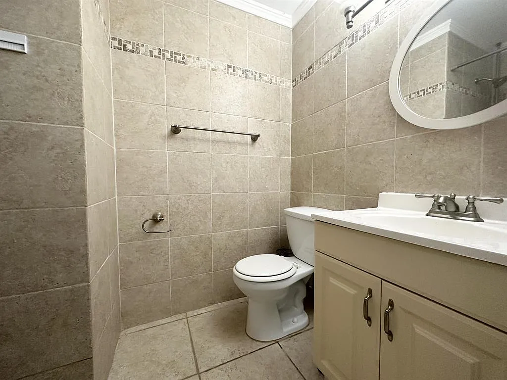 2 bed, 800 sqft, $1,950 — Photo 3