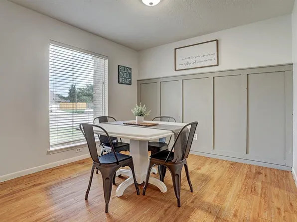 3102 Green Apple Dr, Pearland, TX 77581