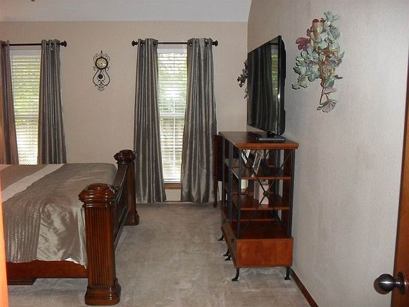 2nd image of 1129 Creekdale