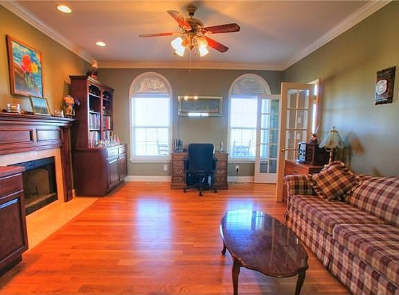 3rd image of 3111 Glenview Dr