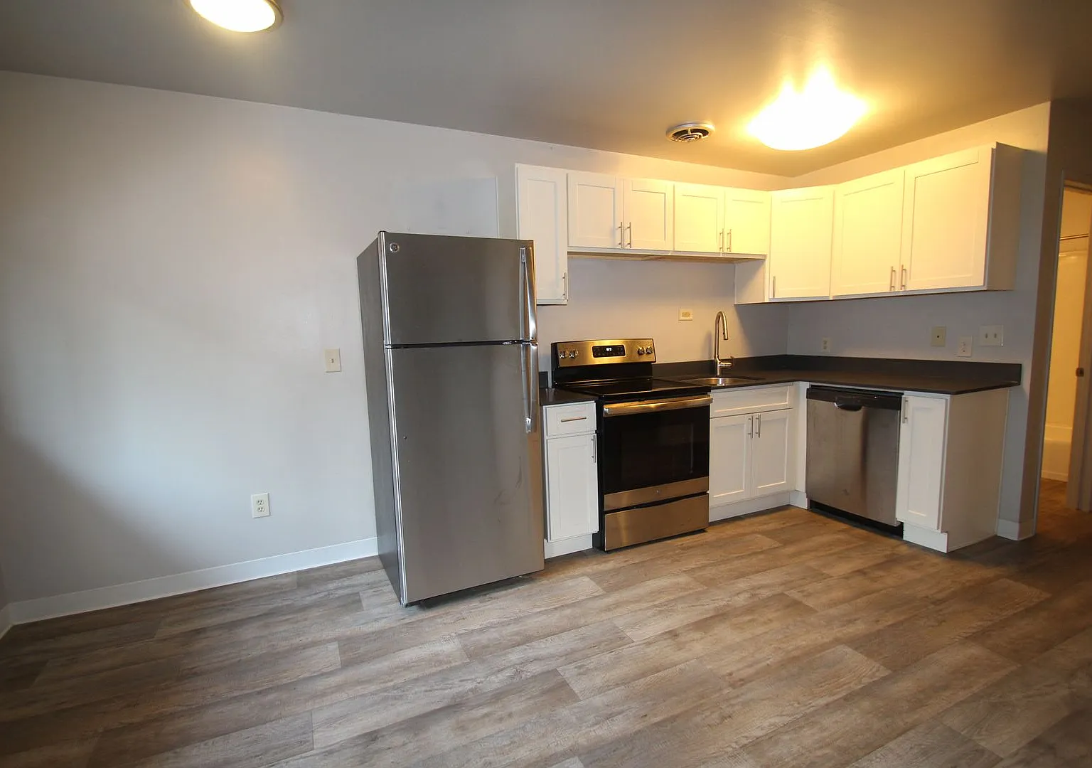 Cascade Court Apartments — Photo 4