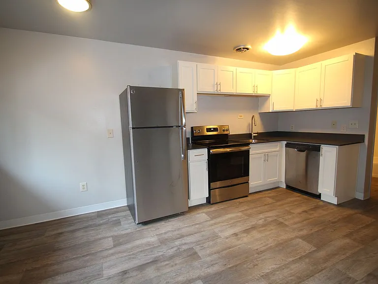 Cascade Court Apartments — Photo 2