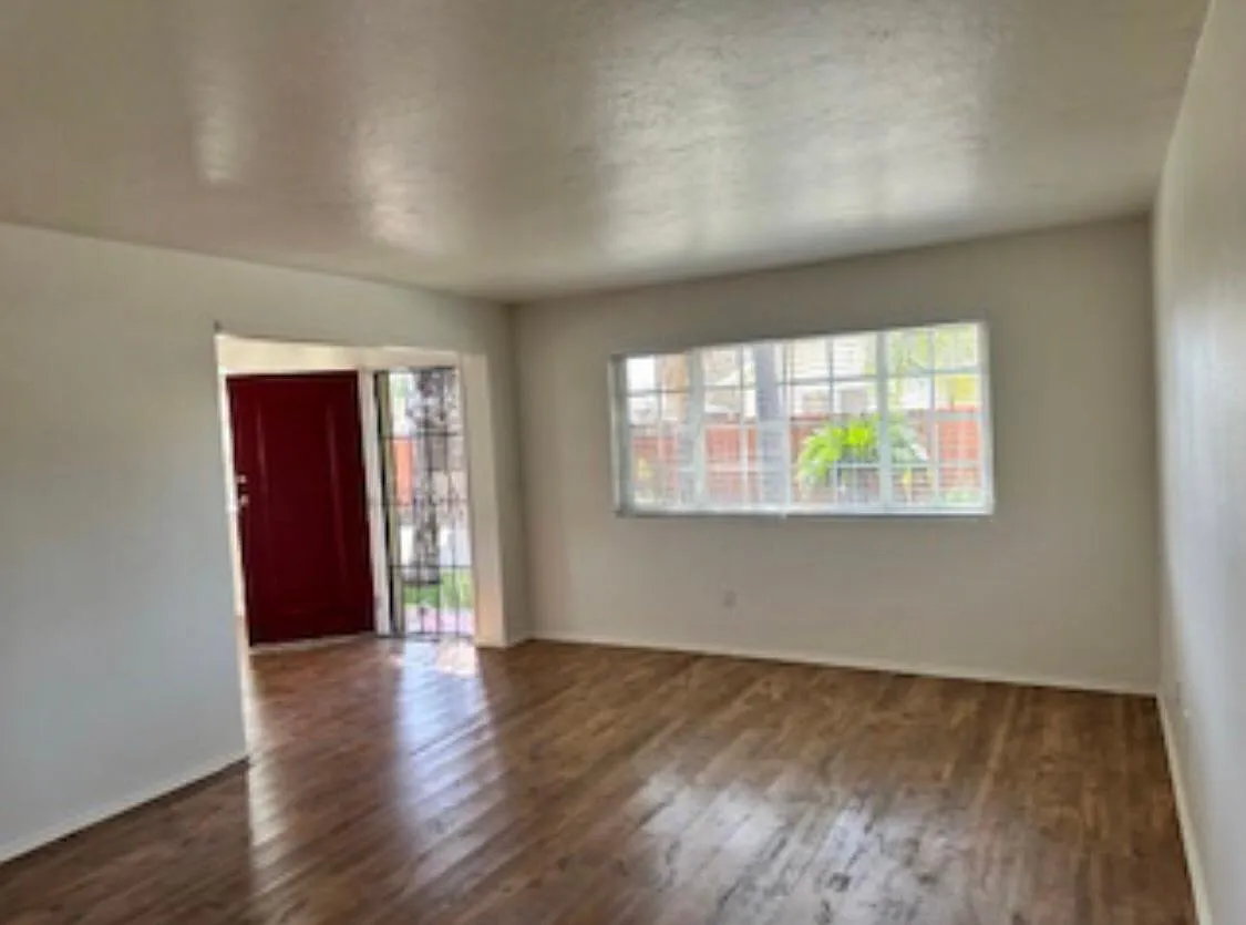 2 bed, 900 sqft, $2,800 — Photo 3