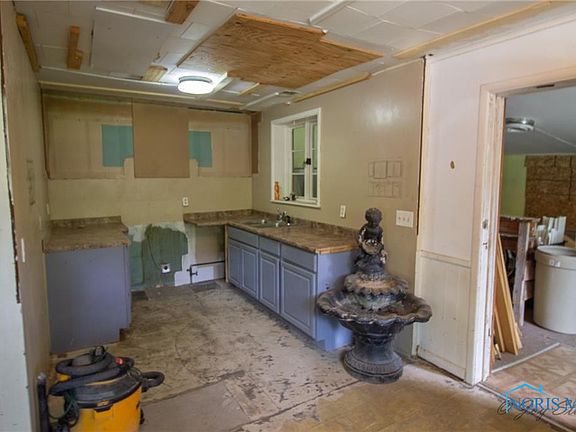 4th image of 315 W 3rd St