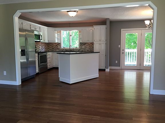 2nd image of 1305 Plantation Dr